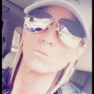 Meet your Posher, Bobbie